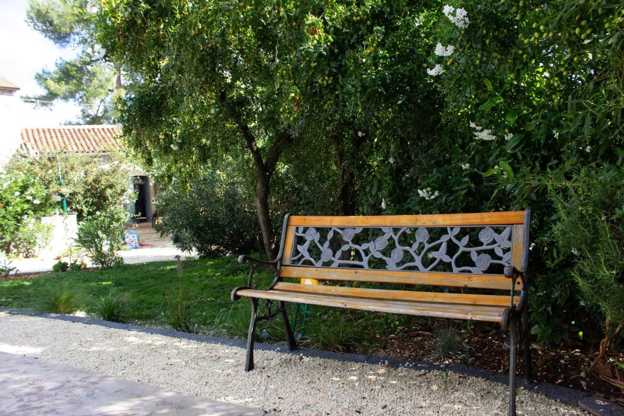 Eti And Mia Holiday Apartments Muntić 外观 照片