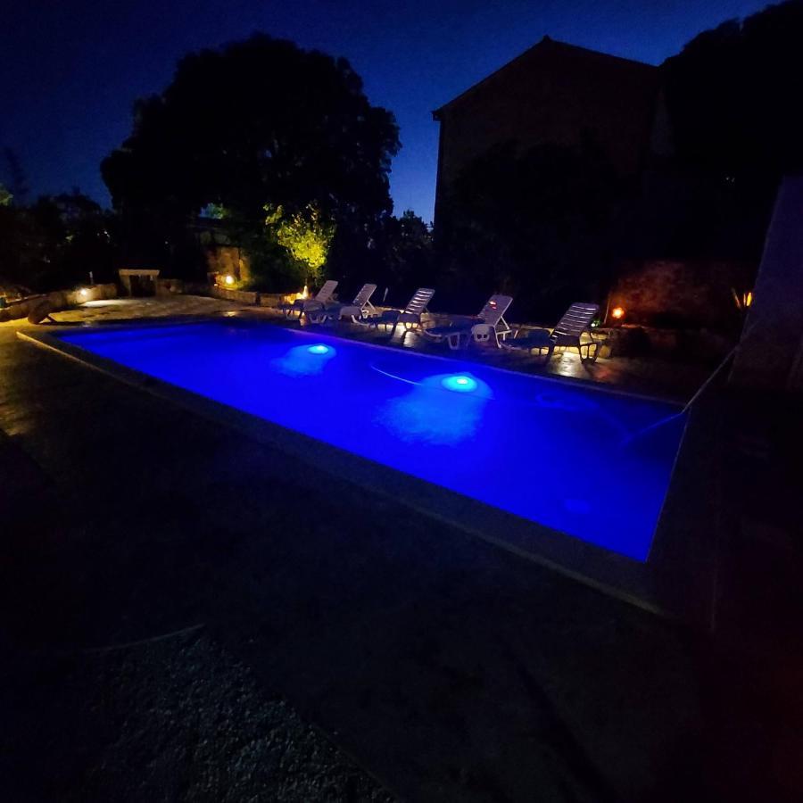 Eti And Mia Holiday Apartments Muntić 外观 照片