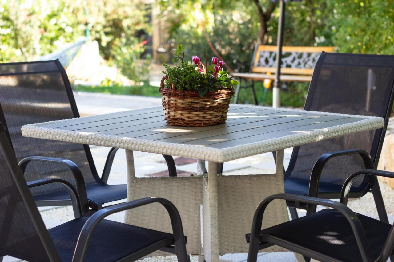 Eti And Mia Holiday Apartments Muntić 外观 照片